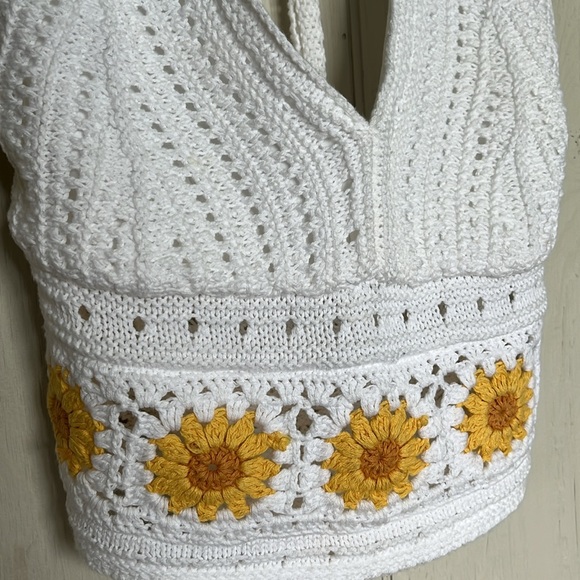 Hollister halter crochet tank top - Picture 3 of 4